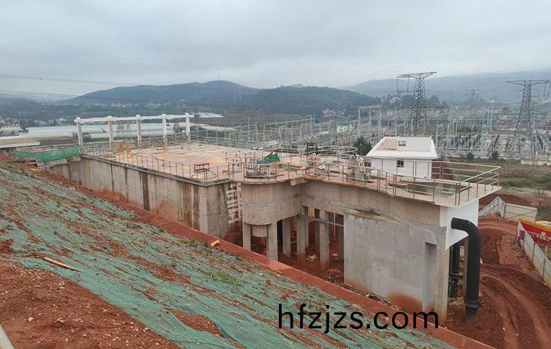 寒风中的坚韧力量：一线战士勇往直前