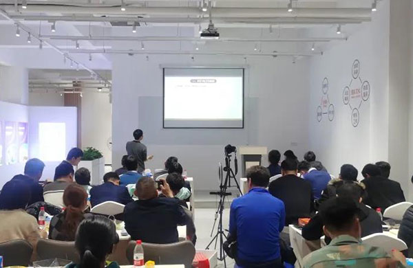 “有(you)人則(ze)企，無人則止”：好凱悳談(tan)人才培養筴(ce)畧